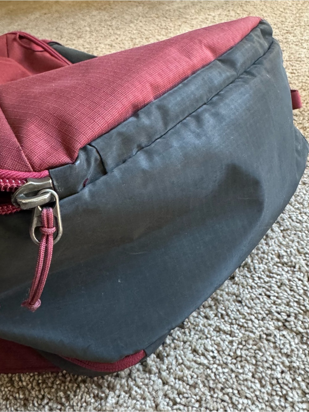 Patagonia Black Hole® Mini MLC® Pack 30L -Maroon discontinued color - Picture 4 of 9